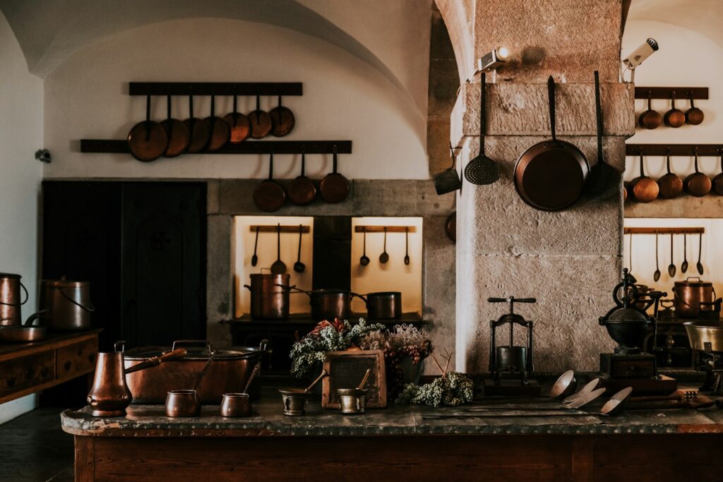 Cocina con materiales que forman parte del contenido. Si no están bien valorados puede haber regla proporcional en seguro hostelería